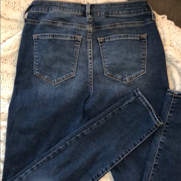 Old Navy Rockstar blue jeans Sz 4reg - Picture 5 of 6